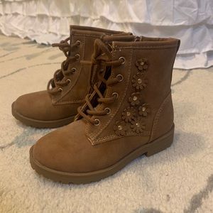 Girls / toddler size 8 Sugar boots, golden brown, suede, zipper closure, new